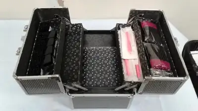 Steel case for mirco blading or make up. Comes with micro blading supplies.