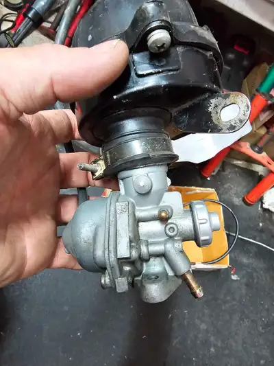 Original honda carburetor and air box From a running bike Might need cleaning $125 Dennis @416 80583...