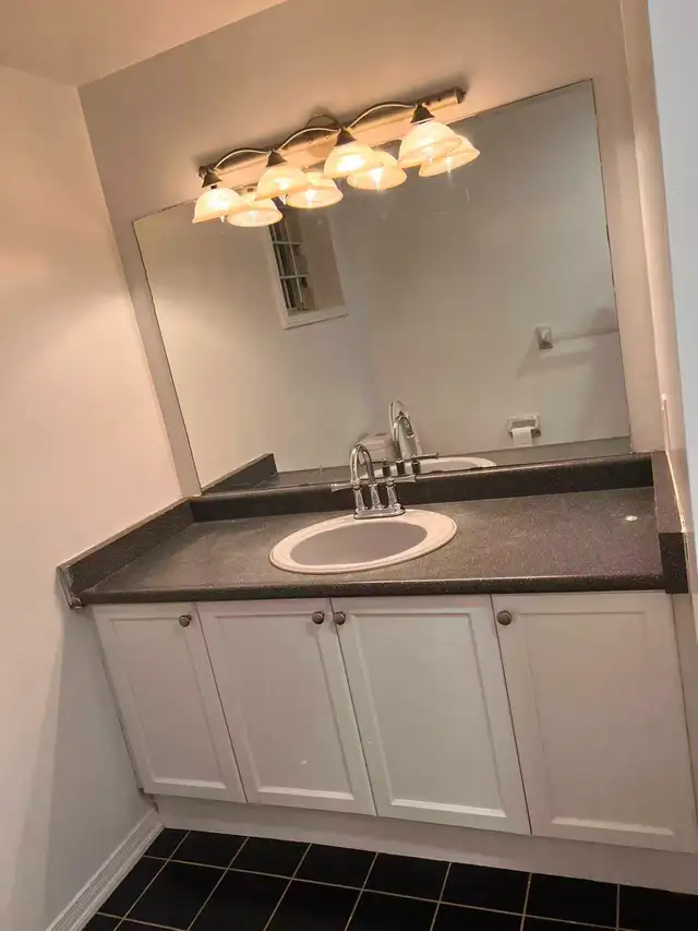 one  basement bed room apartment for rent in Room Rentals & Roommates in City of Toronto - Image 5