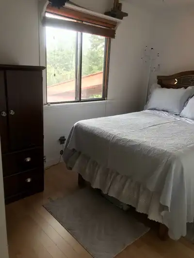 A furnished room is available for rent in Upper Sahali. Room is on the main floor and has a nice vie...