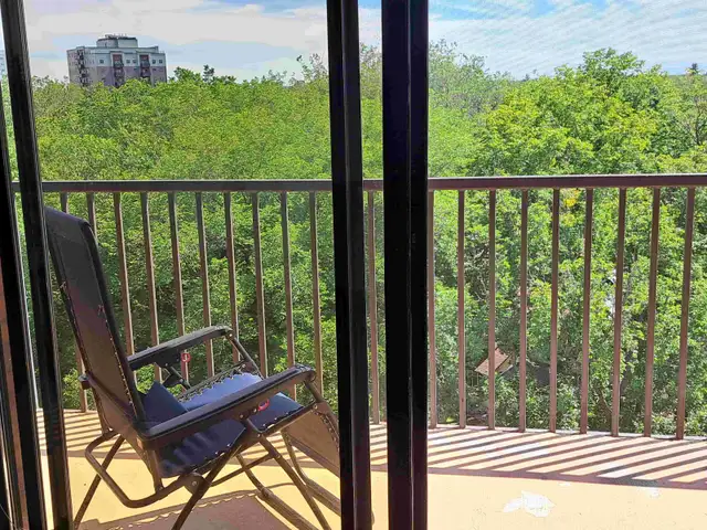 Location Location! Fantastic Opportunity! Lovely 1 Bedroom Condo