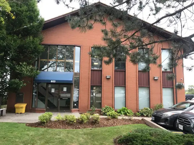 Medical/Healthcare/Wellness clinic space to share/rent. in Commercial & Office Space for Rent in Oakville / Halton Region - Image 2