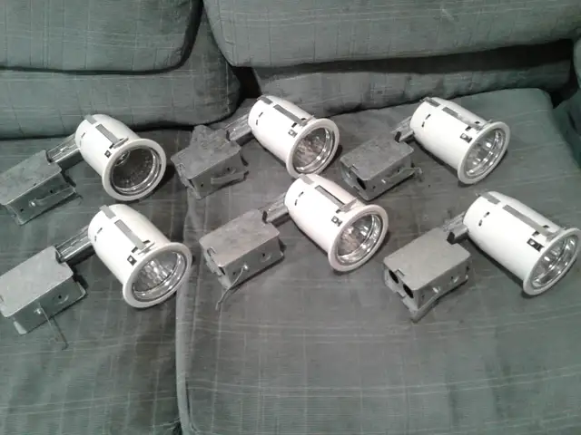 Luminaires encastres hautte gamme de qualite. Set de 6. Tres pro in Indoor Lighting & Fans in Laval / North Shore - Image 2