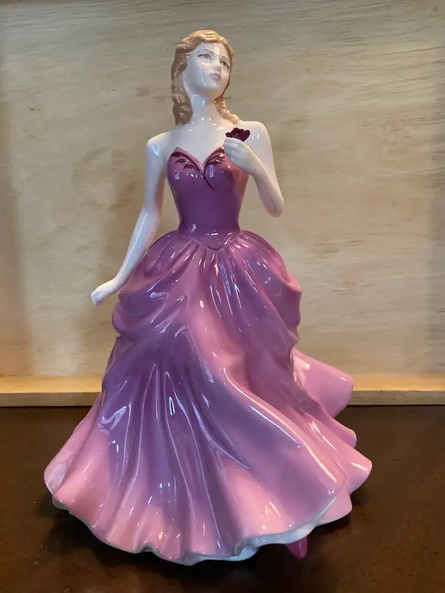 Royal Doulton Figurine - Victoria in Arts & Collectibles in Grand Bend - Image 2