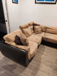Sectional Sofa / Canapé Sectionel (Delivery Available)
