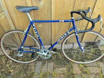 Selling a Miele Cicli road bike equipped with Shimano 105 components. The bike is in used condition,...