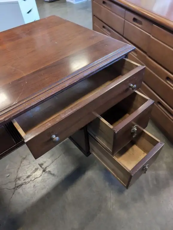 ANTIQUE VANITY DESK62863734202754122