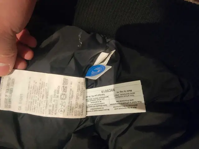 Green Canada Goose Bomber Jacket in Men's in Ottawa - Image 6