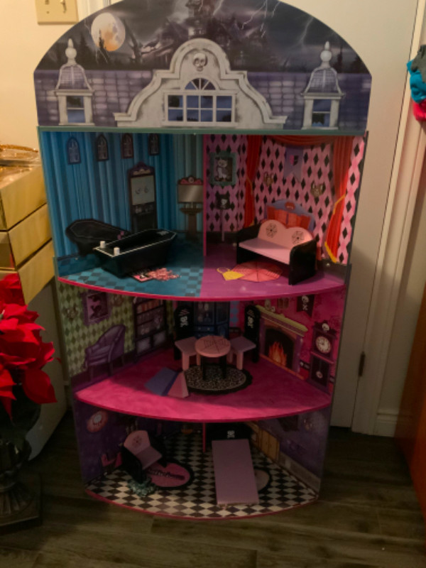 Monster high dollhouse in Toys & Games in City of Halifax - Image 3