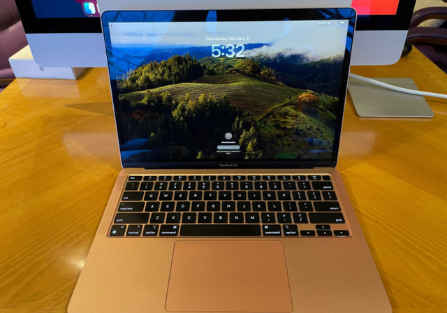MacBook Air M1 8gb 256gb AppleCare ++++ in Laptops in Mississauga / Peel Region - Image 2