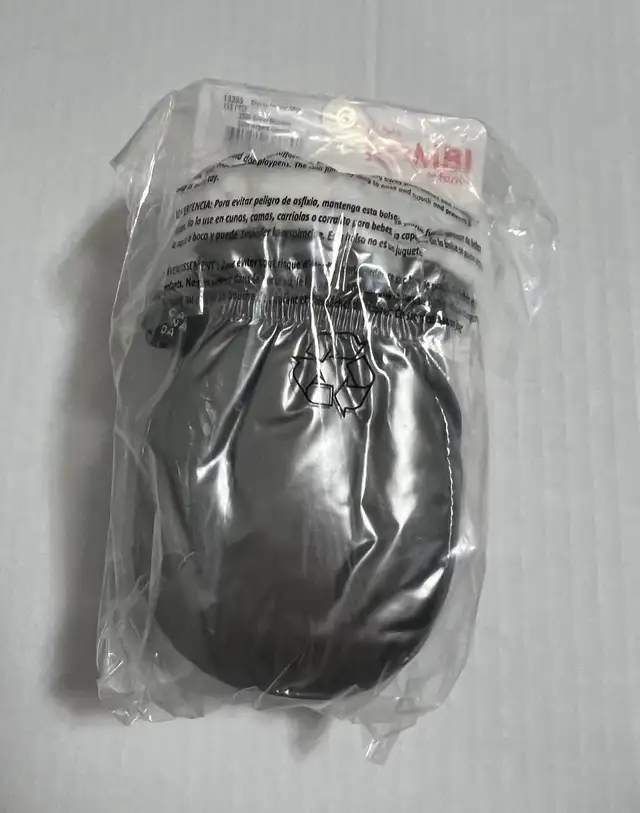 KOMBI - XXS 6/12M - NWT - INFANT MITTENS - METALLIC GREY SILVER in Other in Kingston - Image 5
