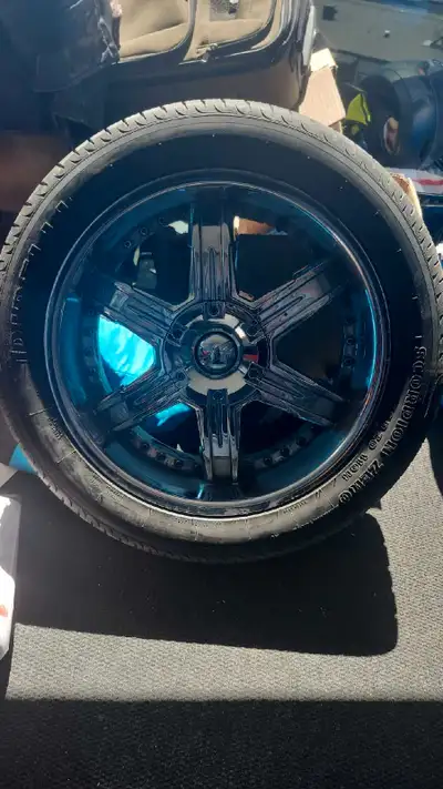 I'm selling 4 tires with the rims 20 inches for suv. Please a message.