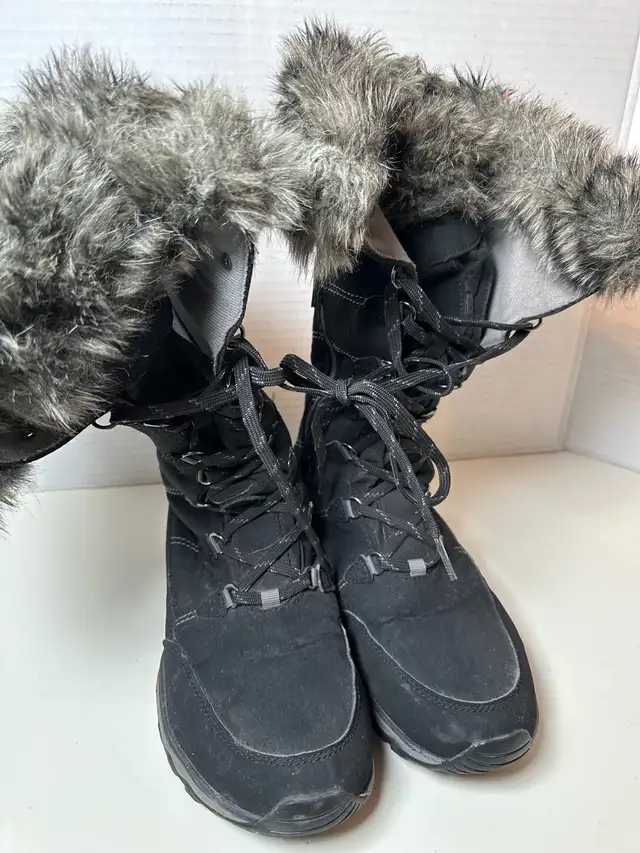 Eddie Bauer Winter Boots in Women's - Shoes in Calgary - Image 2