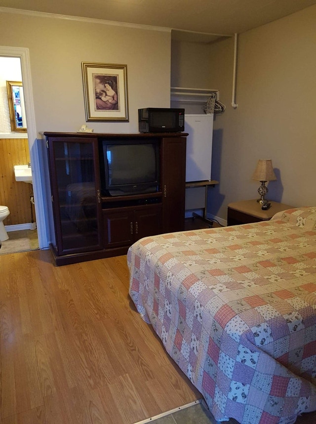 Room for rent...MOTEL Room Rentals & Roommates Peterborough Kijiji