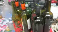 Galon et bouteille de vin