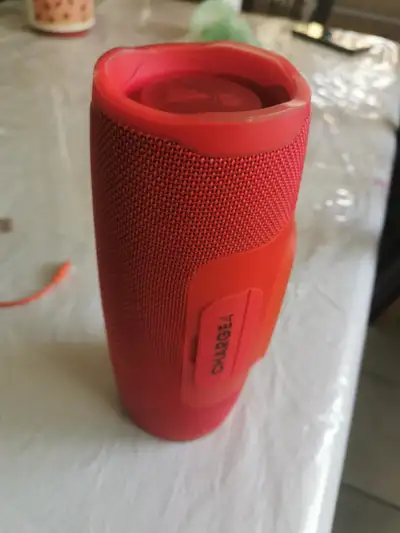Speaker JBL charge 4 Bluetooth original d une qualité de son impeccable vient aussi avec cable charg...