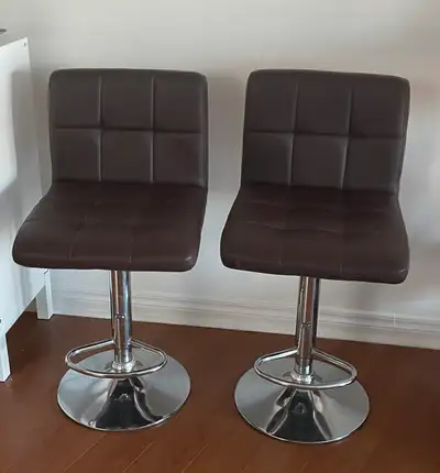 2 bar stools $40 for both Moved to a new apartment without a kitchen island so I have no need for th...