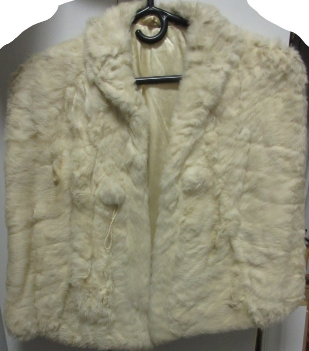 GENUINE FUR COAT and matching Hat in Women's - Tops & Outerwear in Mississauga / Peel Region - Image 4