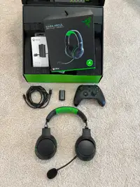 Xbox Series X + Wireless Headset + Rechargeable Battery Pack