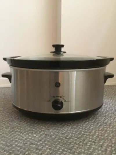 GE Slow Cooker | Stainless Steel (6.5 quart) Condition: NEW (With original box & instructions) Price...