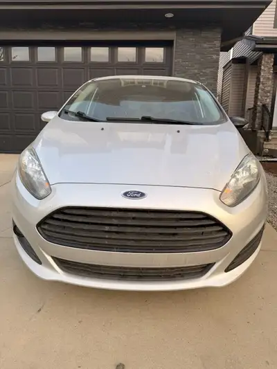 2019 Ford Fiesta - No Accidents - Great on Gas Trim SE Engine 1.6L 14 120hp 112ft. Ibs. 141,000 km A...