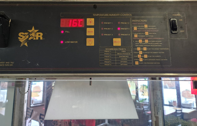 Food Warmer Display for sale ! dans Équipement de cuisine industrielle  à Ville de Montréal - Image 2