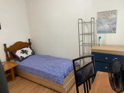 Great room @ great location! Asap