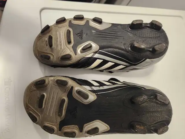 Kids Adidas Soccer Shoes in Soccer in Ottawa - Image 4