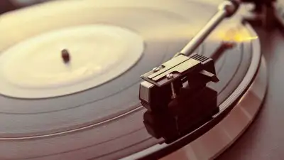RECENT UPDATED LIST WITH EMAIL--- PICK UP IN AYLMER- RECORDS $10 AND UP-- OVER 1500 RECORDS IN FAIR...