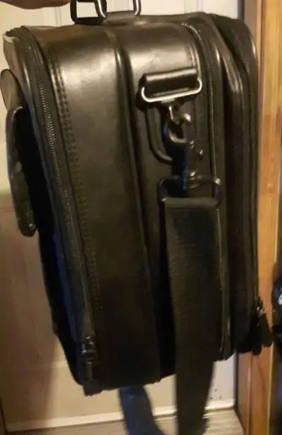 Targus Leather laptop bag, like new, Fits up to 15.4" $25 firm, View more