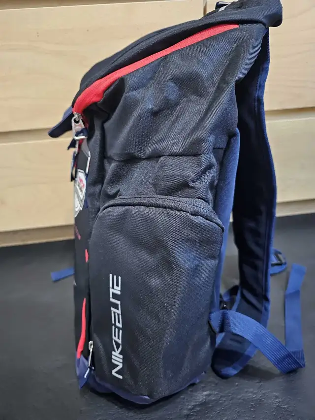 Nike Elite Backpack USA black in Bags & Luggage in Mississauga / Peel Region - Image 4