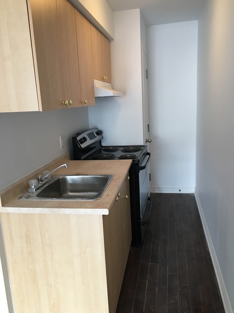 11/2 apartment available September 1 (all included) Locations longue