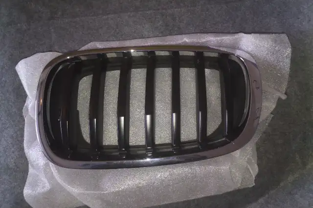 Grilles de Calandre BMWX6 in Auto Body Parts in Longueuil / South Shore - Image 2