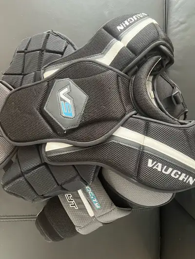 Vaughn V9 youth goalie chest protector size small, View more