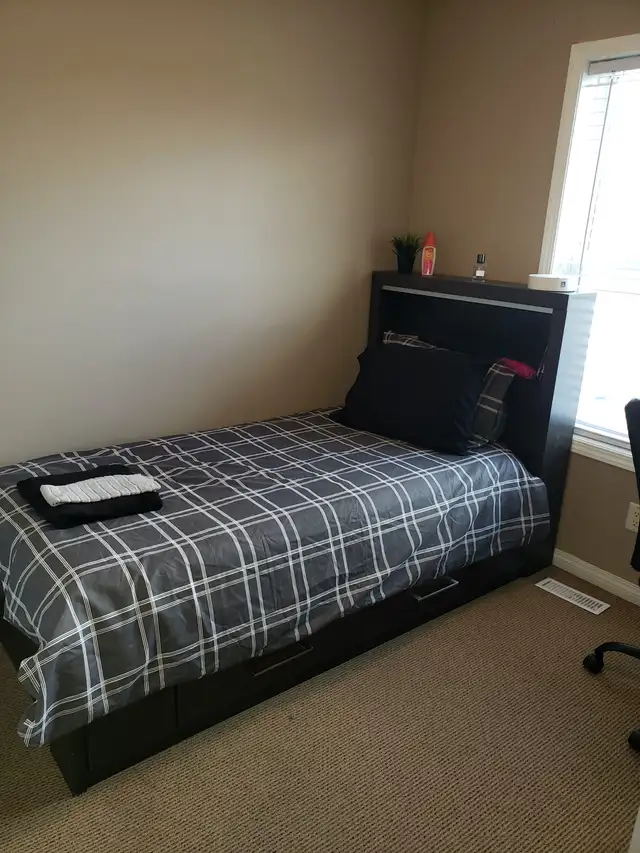 Roommate To share Newer 3 Bedroom Home