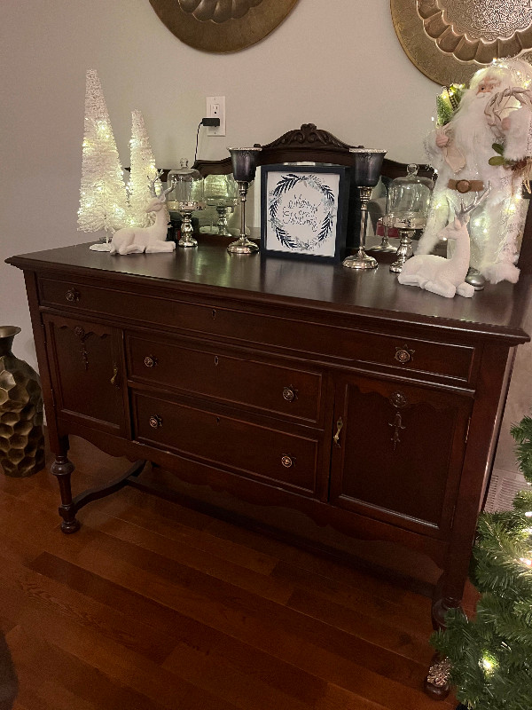 Antique - solid walnut Buffet in Hutches & Display Cabinets in Markham / York Region - Image 2