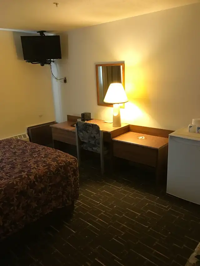 Monthly Rooms at KeyWestInn Devon( basement rooms) in Short Term Rentals in St. Albert - Image 9
