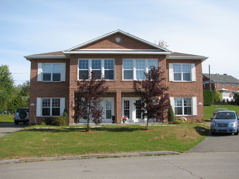 Nord 5 1/2 Près du plateau StJoseph et Carrefour de l'Estrie