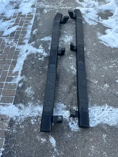 Tacoma double cab side step bars with bolts to mount