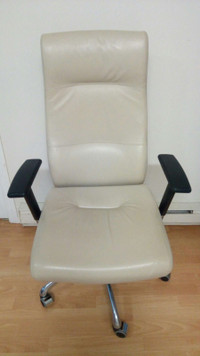 Krug leather  office chair excellent