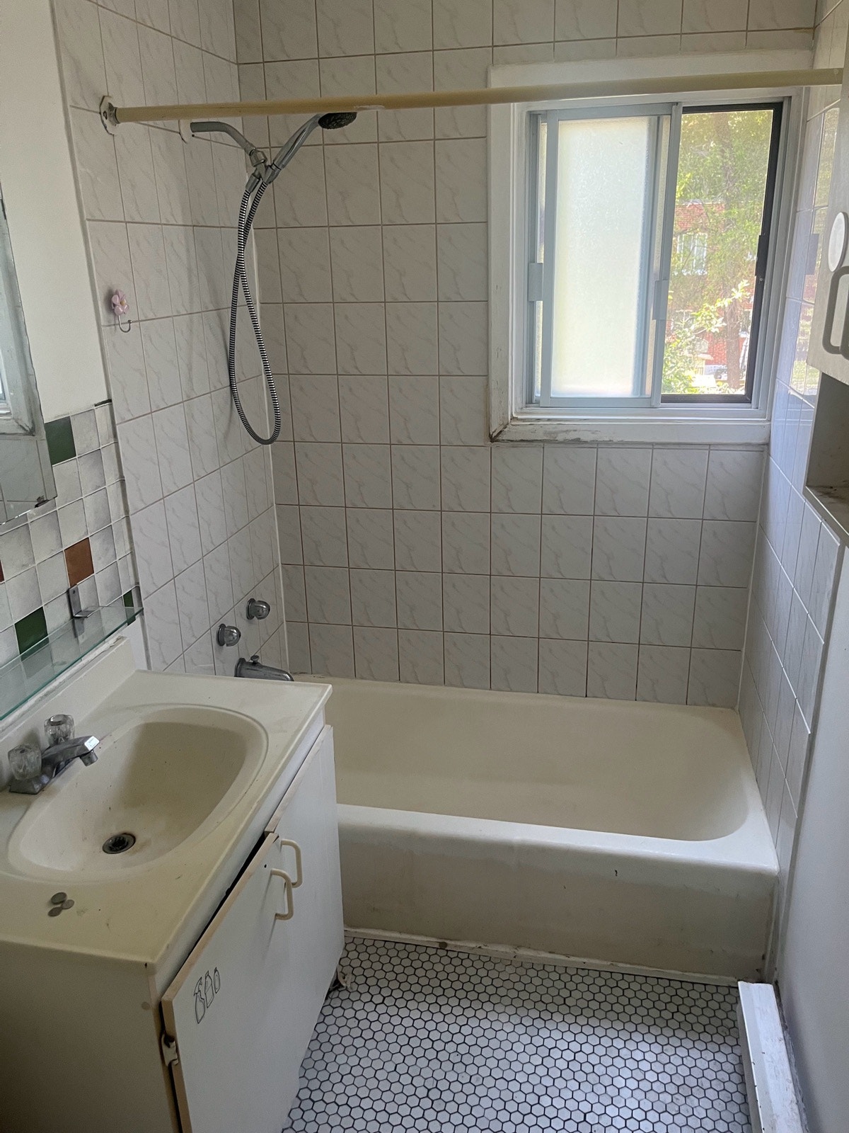 4 1/2 on the 2nd floor of duplex in saint laurent, near cote ver — photo 3