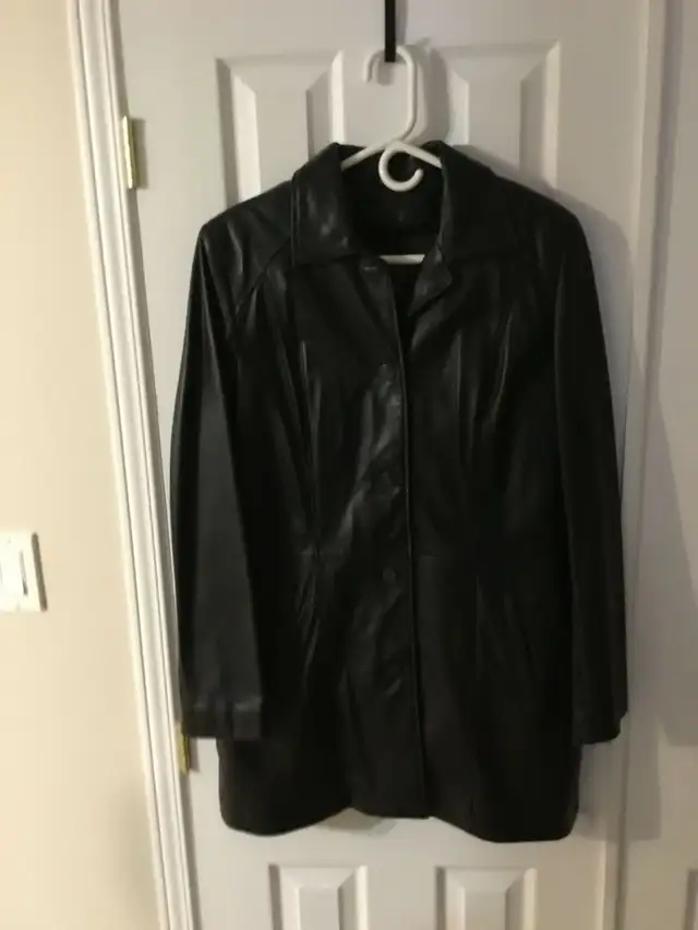 Women’s Leather Coat in Women's - Tops & Outerwear in Ottawa - Image 2