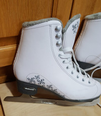 Women's skates size 6