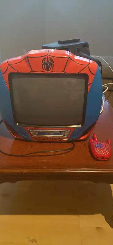 Spiderman tv with DVD combo & remote. Size 13"
