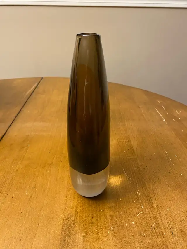 Gunnar Nyland Vase in Home Décor & Accents in Red Deer - Image 4