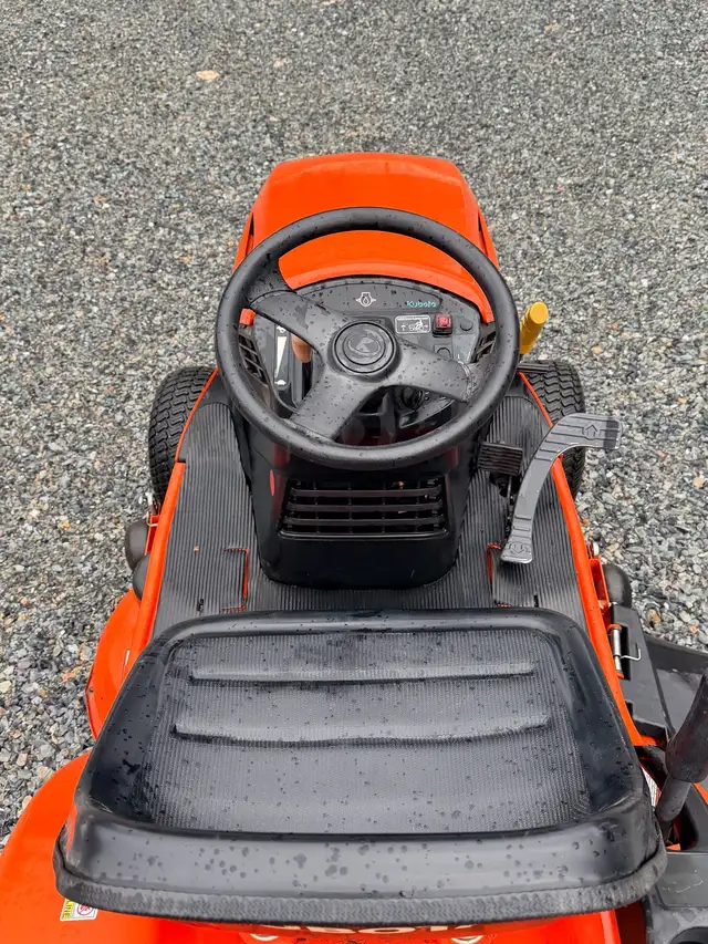 tracteur pelouse gazon Kubota hydrostatique  in Lawnmowers & Leaf Blowers in Sherbrooke - Image 8
