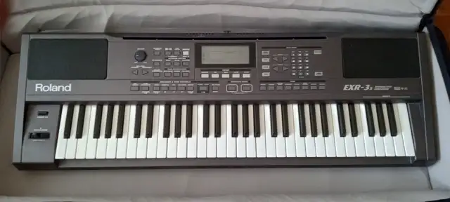 Roland EXR-3s Arranger Keyboard and Amplifier in Pianos & Keyboards in Calgary - Image 2