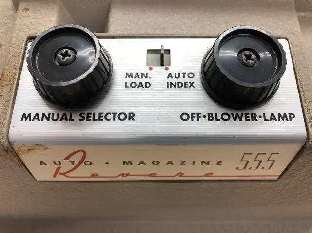 Revere 555 slide projector with case in Arts & Collectibles in Laurentides - Image 5