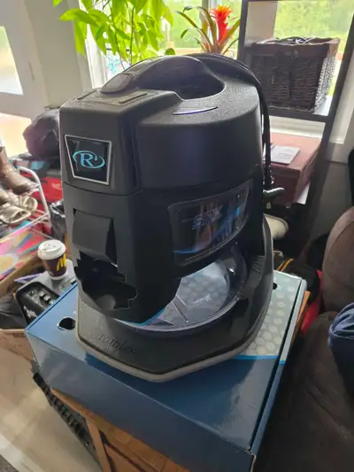 This powerful Rainbow SRX vacuum cleaner features advanced water-based filtration technology to keep...