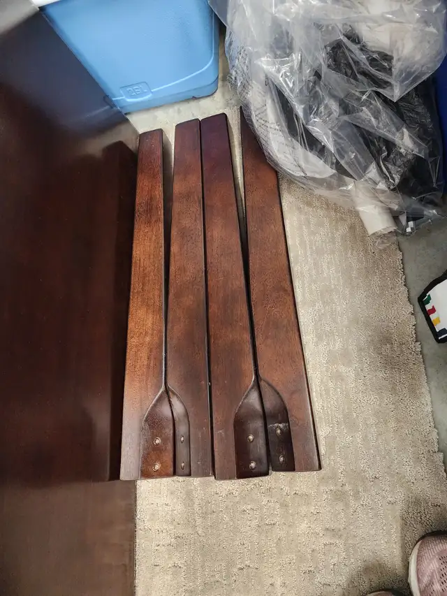 Wood Table in Dining Tables & Sets in Cowichan Valley / Duncan - Image 4